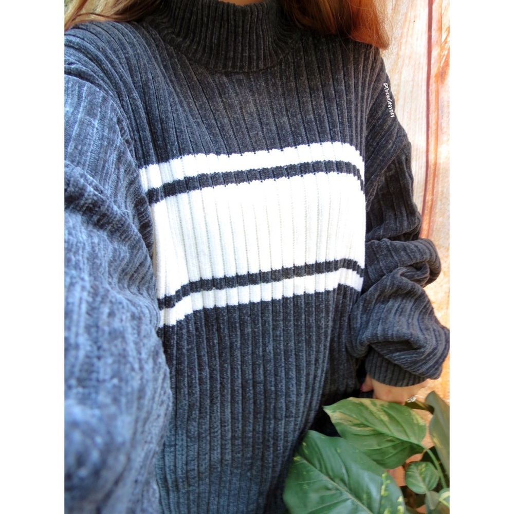 Vintage ultra plush oversized varsity boyfriend sweater ☕️ - Picture 3 of 6